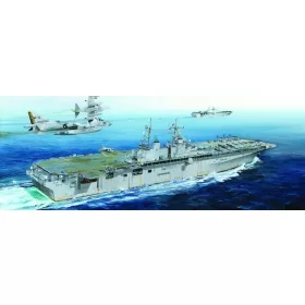 HobbyBoss USS Boxer LHD-4 1:700 hajómakett
