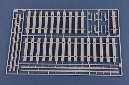 HobbyBoss szovjet MBV-2 páncélvonat késői KT-28 löveggel 1:35 vasúti makett