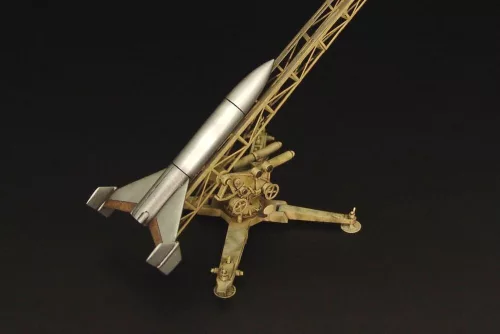Hauler F-55 FEUERLILIE with launching ramp – fegyverrendszer makett