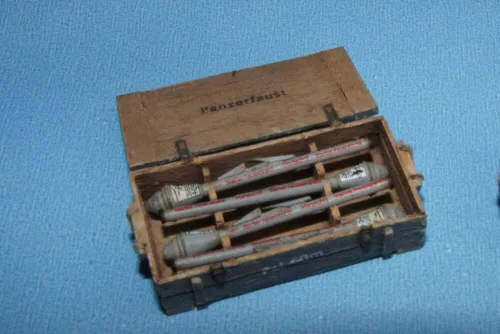 Hauler Panzerfaust with box 2sets - Panzerfaustok ládával – 2 készlet