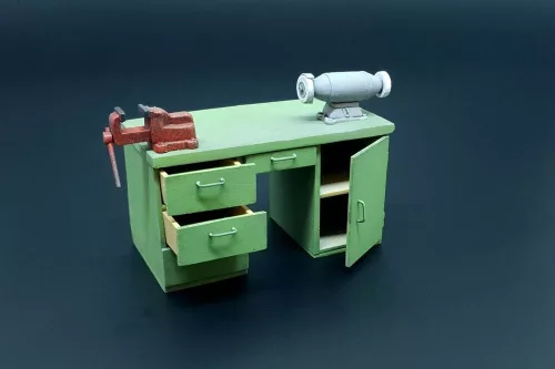 Hauler Workbench with table grinder and vise – dioráma kellék makett
