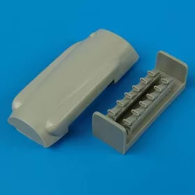   Quickboost Spitfire Mk. XIV cowling and exhaust for Academy kit - motorburkolat és kipufogócsonkok
