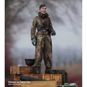   Royal Model German tanker with cigaret - WWII – figura makett