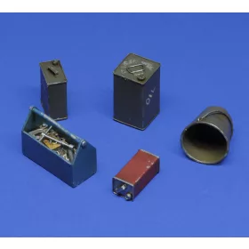   Royal Model Toolbox, oil cans and bucket – dioráma kellék makett