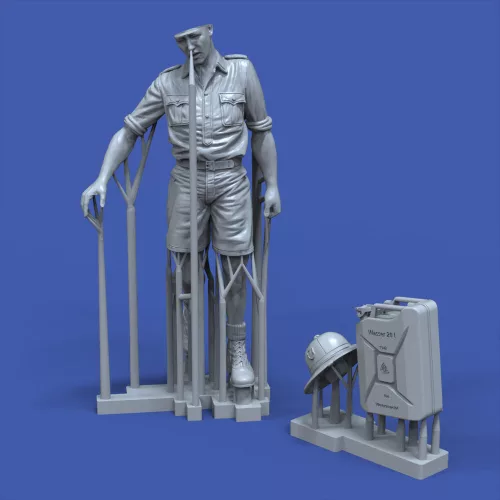 Royal Model German DAK soldier holding jerrycan 3D printed – figura makett
