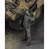 Royal Model German soldier loading ammo – figura makett