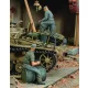 Royal Model German crew refuelling tank-2 fig.-WWII – figura makett