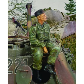   Royal Model Waffen SS tanker sitting on turret-WWII – figura makett