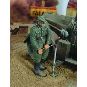   Royal Model German infantry with Jack - WWII – figura makett