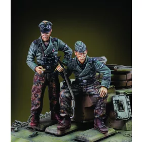 Royal Model German tankers at rest-WWII – figura makett