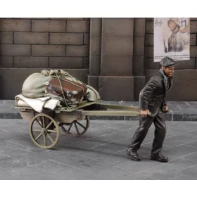 Royal Model Evacuee pulling cart – figura makett