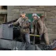 Royal Model German tankers in winter dress loading ammo-2 fig. – figura makett