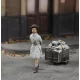 Royal Model Girl with her stuff – figura makett