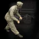 Royal Model Italian infantry ‘cranking up’ – figura makett