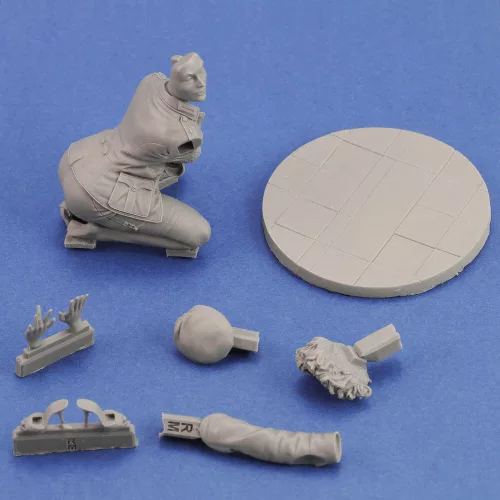 Royal Model German Officer 'Pin-Up' (75mm) – figura makett