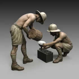   Royal Model Italian soldiers battery maintenance – figura makett