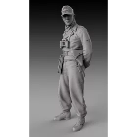   Royal Model German tanker with arms backward - WWII – figura makett