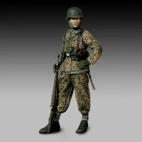 Royal Model German soldier with rifle – 1:72 figura makett