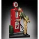 Royal Model Pin-up at the gas pump (75mm) – figura makett