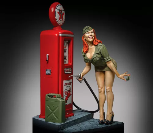 Royal Model Pin-up at the gas pump (75mm) – figura makett