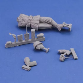   Royal Model German soldier eating - WWII (75 mm) – figura makett