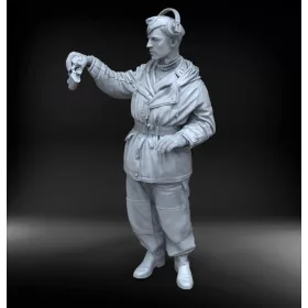   Royal Model German tanker in winter dress (Tiger I cupola not included) – 1:35 figura makett