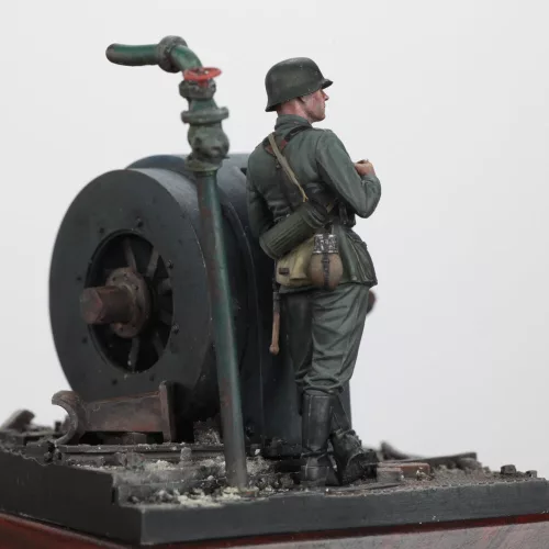 Royal Model German infantry soldier eating - WWII – figura makett