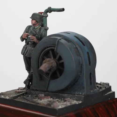 Royal Model German infantry soldier eating - WWII – figura makett