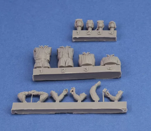 Royal Model U.S. tank crew WWII – 1:48 figura makett