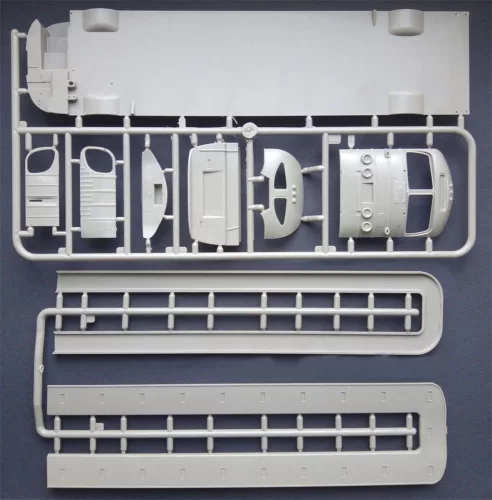 Roden 1947 PD-3701 Silverside Bus – 1:35 autóbusz makett