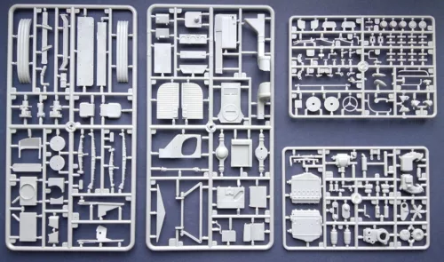 Roden 1947 PD-3701 Silverside Bus – 1:35 autóbusz makett