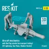 ResKit Models Aircraft mechanics with Red Top missile (on transport trolley) (EE Lightning, Sea Vixen, Hawker Hunter) (2 pcs) – 1:32 figura makett