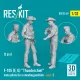 ResKit Models F-105 (F, G) Thunderchief male pilots (in a standing position - type 1) (2 pcs) – 1:32 figura makett