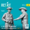 ResKit Models F-105 (F, G) Thunderchief male pilots (in a standing position - type 1) (2 pcs) – 1:32 figura makett