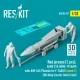 ResKit Models Red jerseys (2 pcs), AERO 21A (MHU-191A/M) with AIM-54C Phoenix for F-14B/D (scene 1) (US Navy Carrier Deck Crew) – 1:32 figura makett