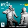 ResKit Models USAF pilots (2 pcs) & M1 Weaver trolley with hydraulic lift & AN-M64 500lb (WW2) – 1:32 figura makett
