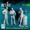 ResKit Models CH-54A Tarhe pilots Late in a standing position (1968 +) (scene 1) (3 pcs) – figura makett
