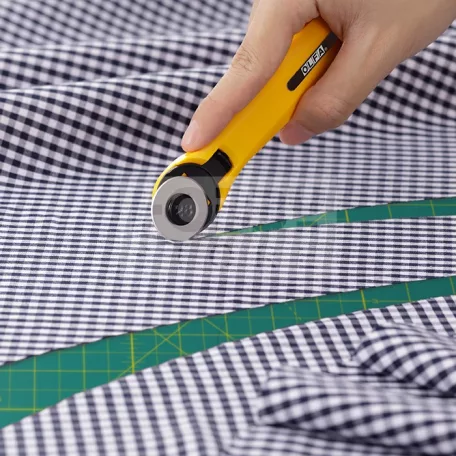 OLFA 28 mm-es körpengével szerelt hobby-textilkés RTY-1/C