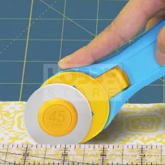   OLFA 45 mm-es körpengével szerelt hobby-textilkés RTY-2C-BLUE