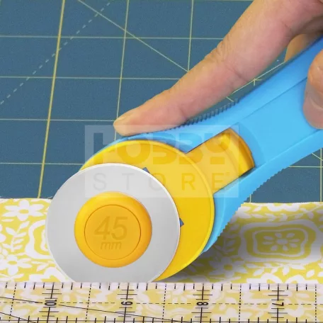 OLFA 45 mm-es körpengével szerelt hobby-textilkés RTY-2C-BLUE