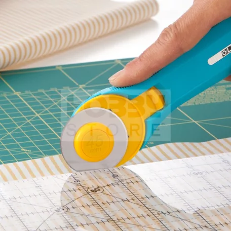 OLFA 45 mm-es körpengével szerelt hobby-textilkés RTY-2C-BLUE