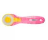 OLFA 45 mm-es körpengével szerelt hobby-textilkés RTY-2C-PINK