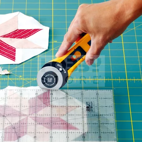 OLFA Patchwork induló készlet vágóalátéttel-textilkéssel-vonalzóval RTY-szett