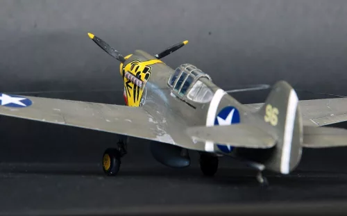 MisterCraft P-40E Aleutian Tiger 1:72 Starter Kit repülőgép makett – MisterCraft SD-202