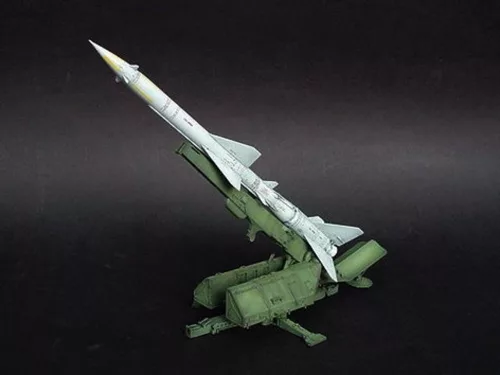 Trumpeter SA-2 Guideline rakéta + indítókabin – 1:35 rakéta-/légvédelmi rendszer makett