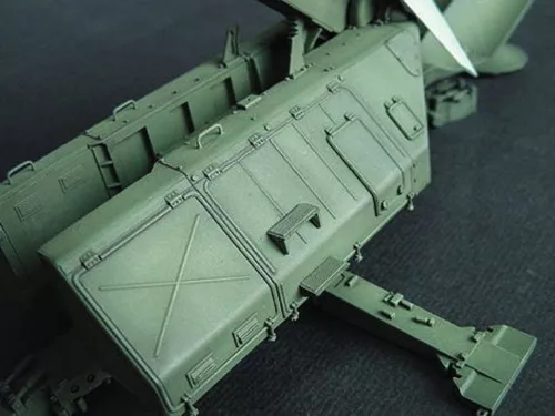 Trumpeter SA-2 Guideline rakéta + indítókabin – 1:35 rakéta-/légvédelmi rendszer makett