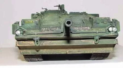 Trumpeter svéd Strv 103B MBT – 1:35 harcjármű makett