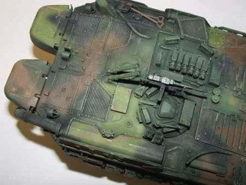Trumpeter svéd Strv 103C harckocsi – 1:35 harcjármű makett