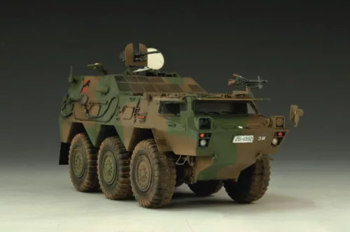 Trumpeter JGSDF Type 82 parancsnoki jármű – 1:35 harcjármű makett