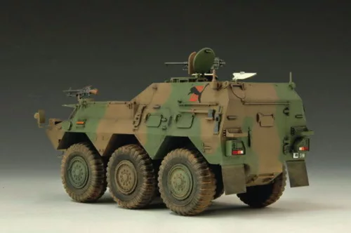 Trumpeter JGSDF Type 82 parancsnoki jármű – 1:35 harcjármű makett